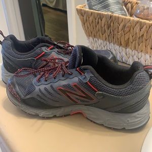 Men’s 10.5 New Balance tennis shoes grey and red